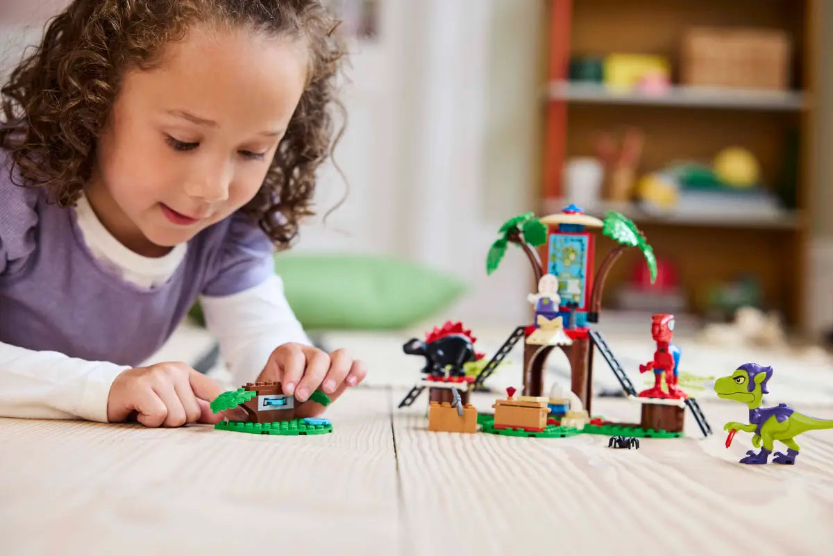 LEGO - Spidey Spidey & Gobby's Raptor Battle at Tree House HQ