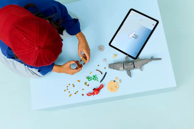LEGO - Creator Fierce Shark with Treasure Chest 31381