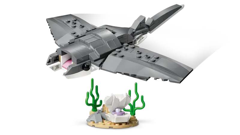 LEGO - Creator Fierce Shark with Treasure Chest 31381