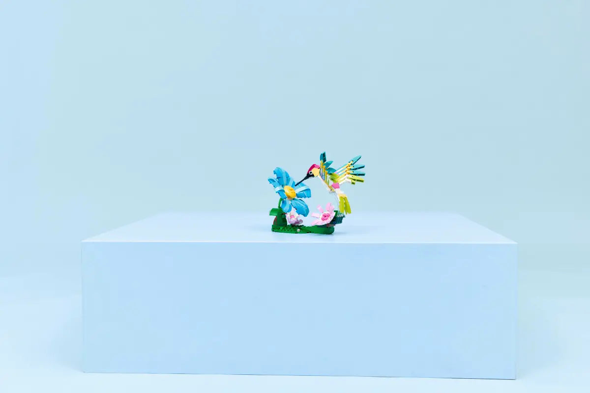 LEGO - Creator Colorful Hummingbird 31384