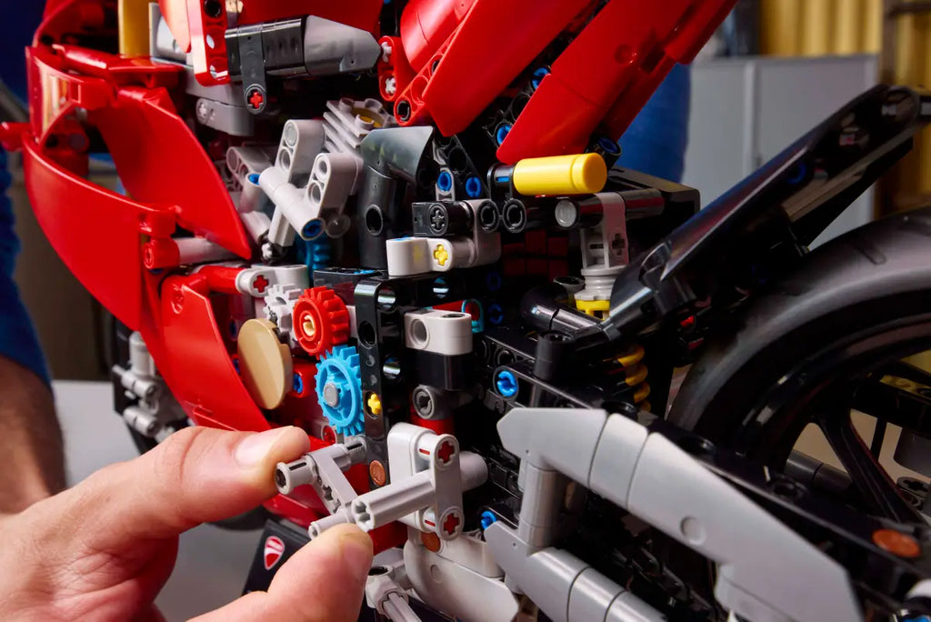 LEGO - Technic Ducati Panigale V4 Motorcycle 42202