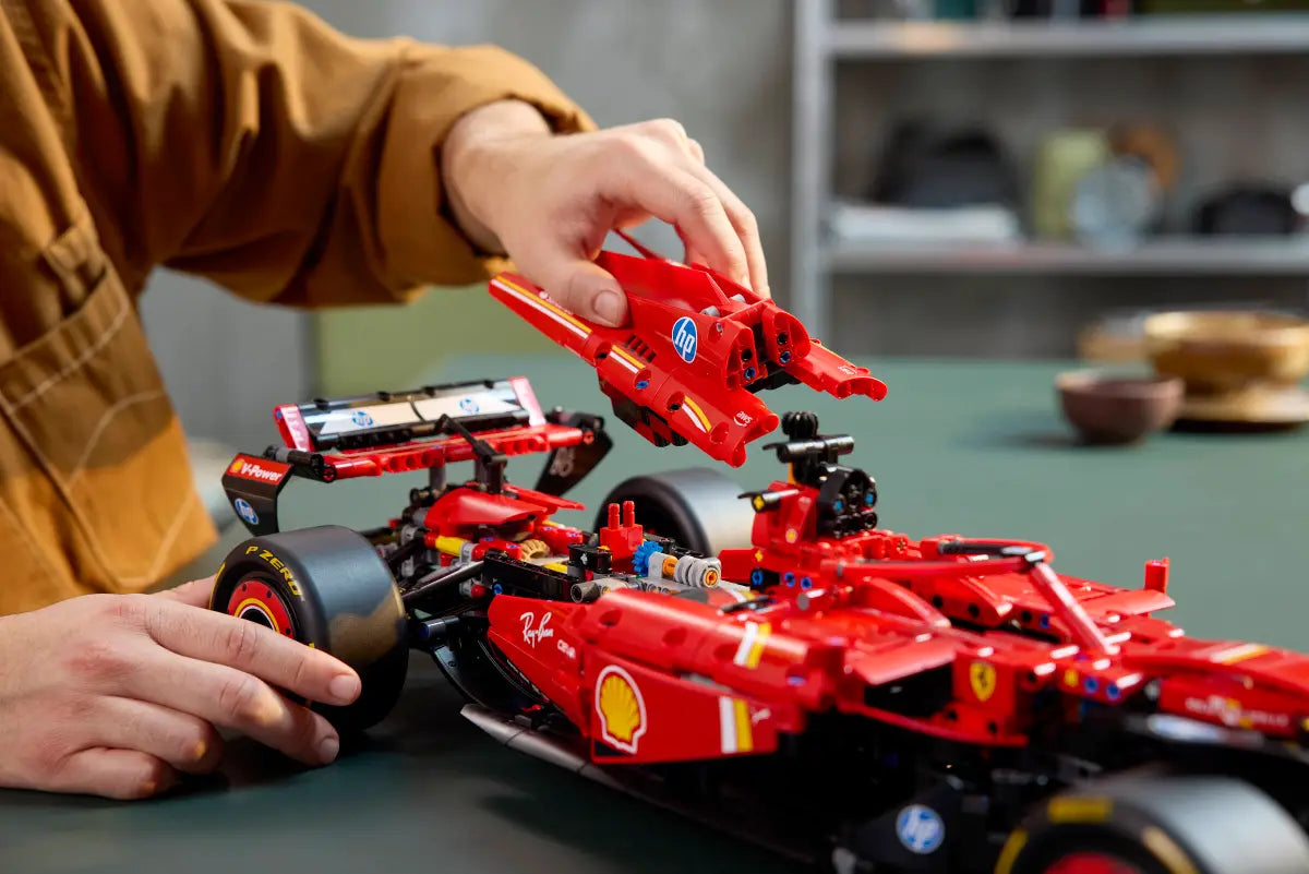 LEGO - Technic Ferrari SF-24 F1 Car 42207