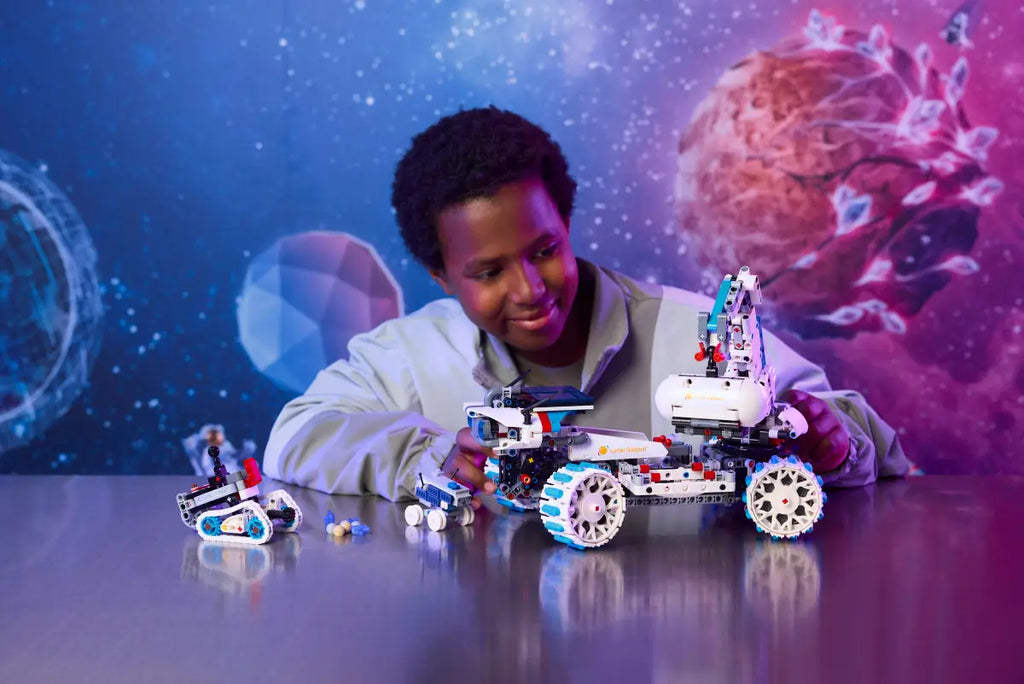 LEGO - Technic Lunar Outpost Moon Rover 42211