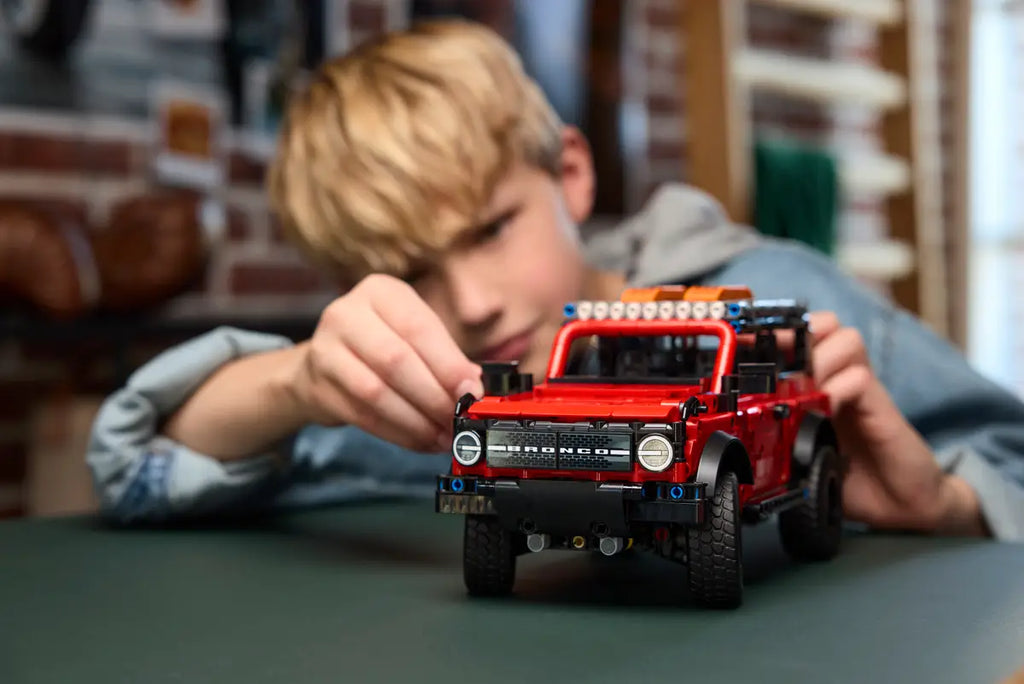 LEGO - Technic Ford Bronco SUV 42213