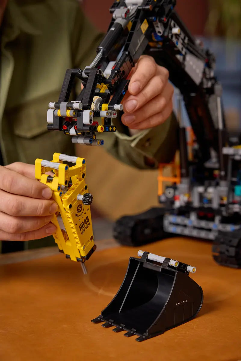 LEGO - Technic Volvo EC500 Hybrid Excavator 42215