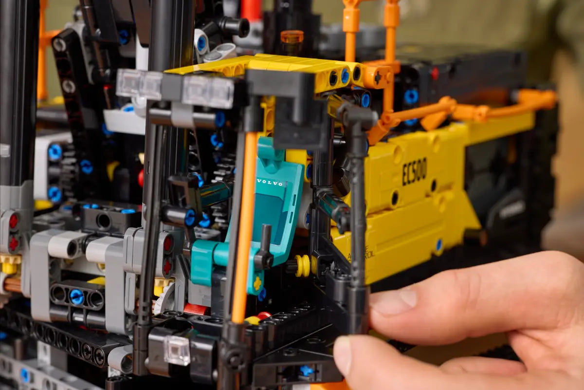 LEGO - Technic Volvo EC500 Hybrid Excavator 42215