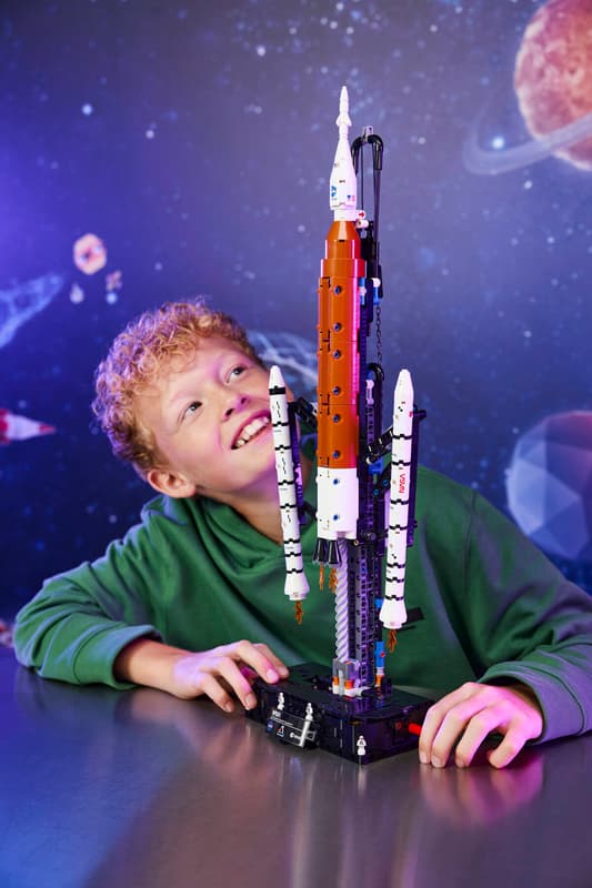 LEGO - Technic NASA Artemis Space Launch System Rocket 42221