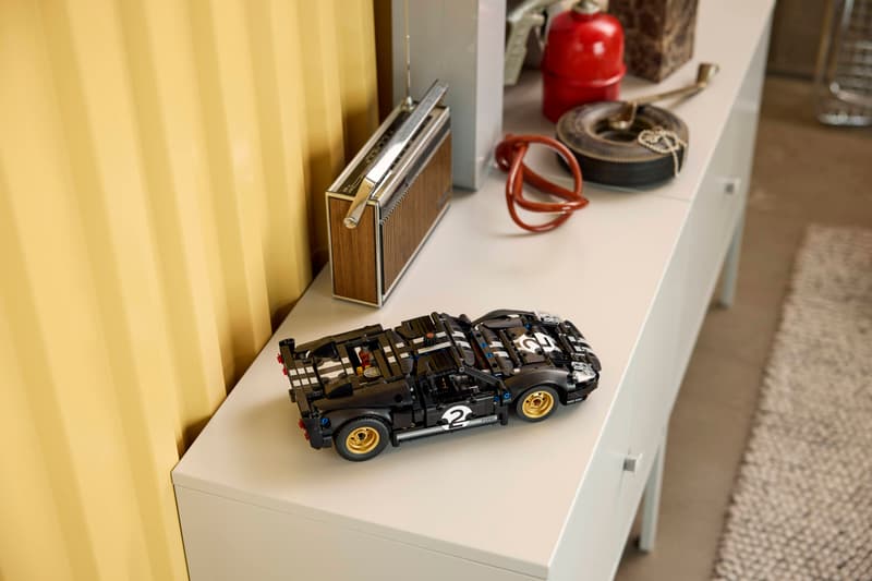 LEGO - Technic 1966 Ford GT40 MK II Race Car 42223