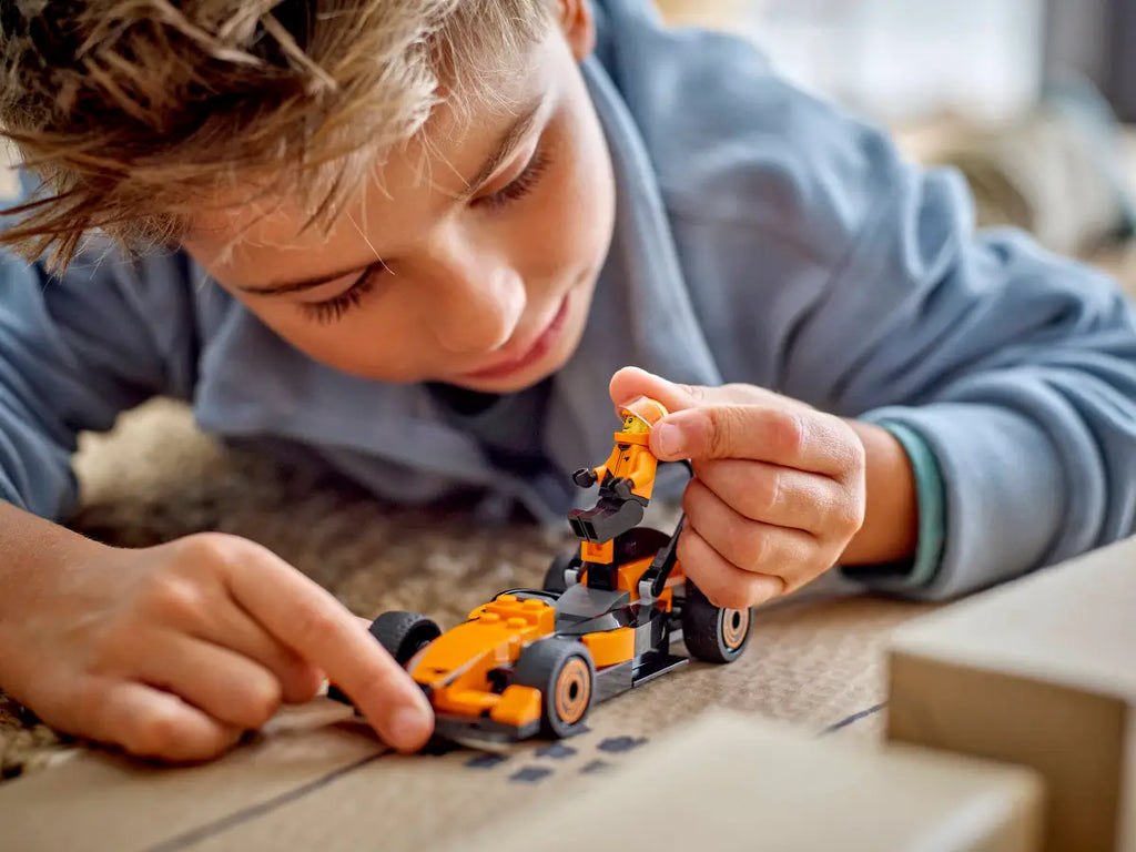 LEGO - City F1 Driver with McLaren Race 60442