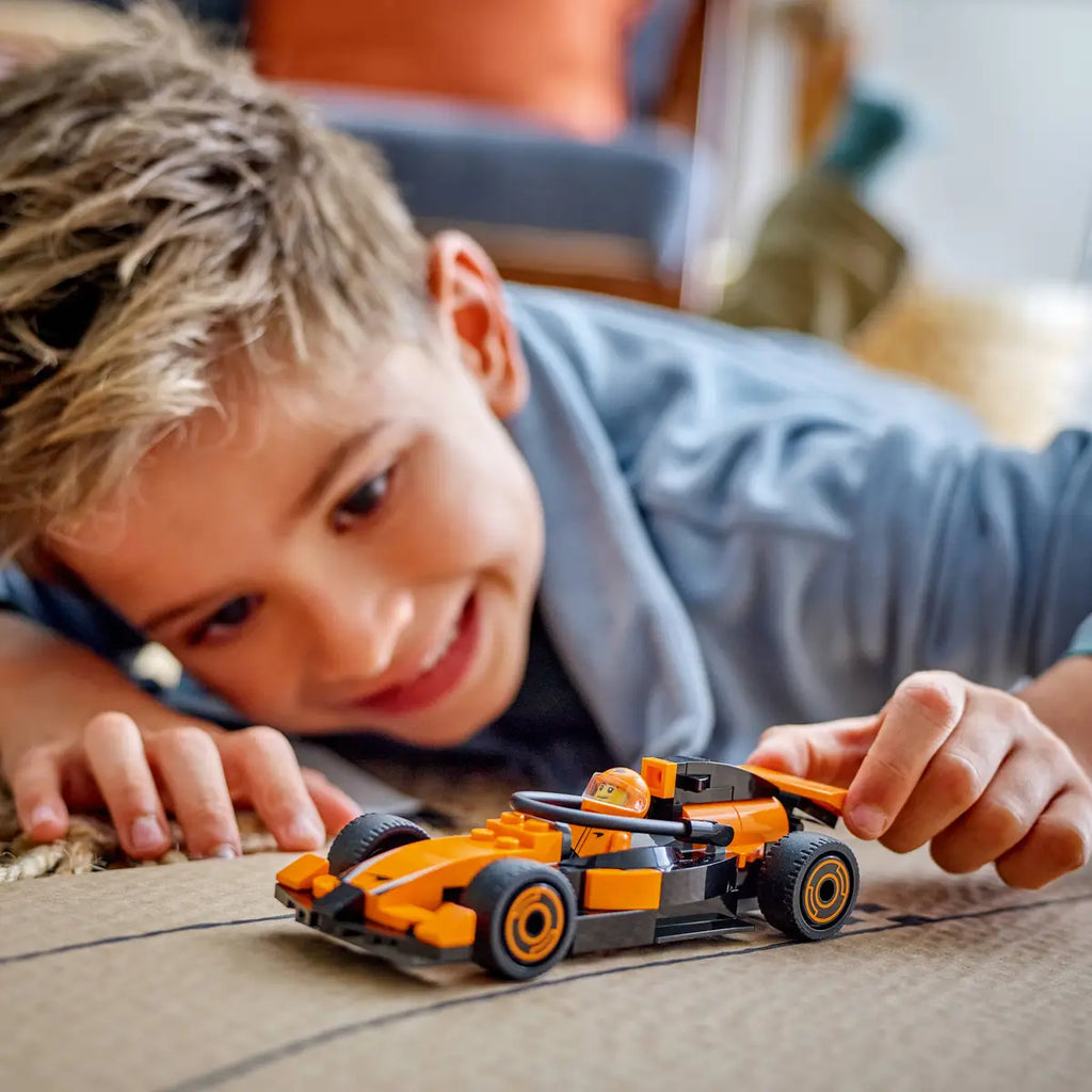 LEGO - City F1 Driver with McLaren Race 60442