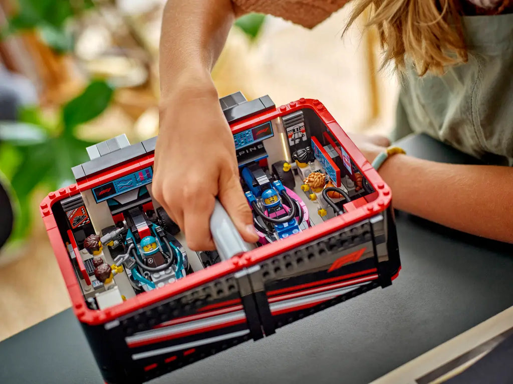 LEGO - City F1 Garage & Mercedes-AMG & Alpine cars 60444