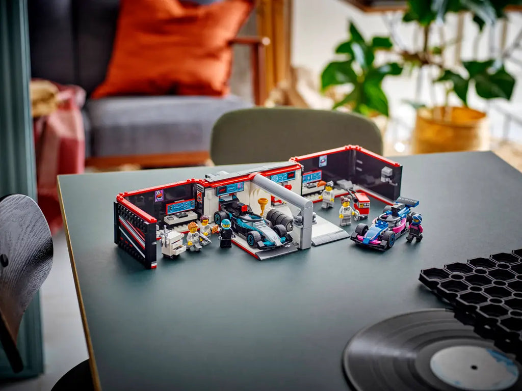 LEGO - City F1 Garage & Mercedes-AMG & Alpine cars 60444