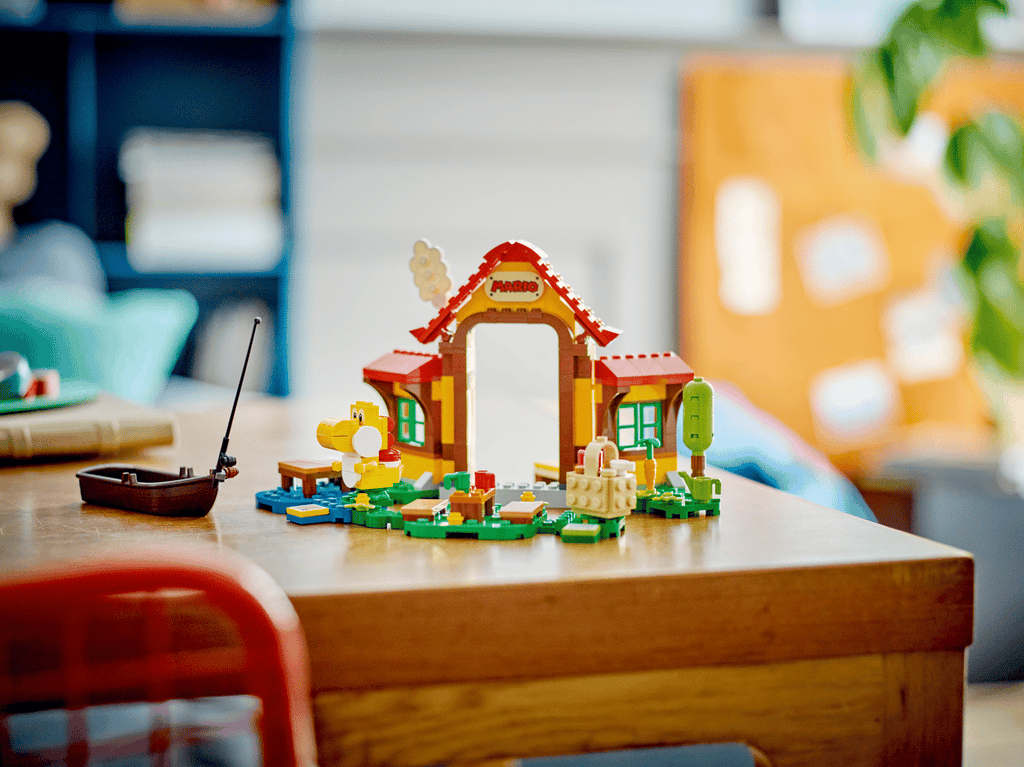LEGO - Super Mario Picnic at Mario's House 71422