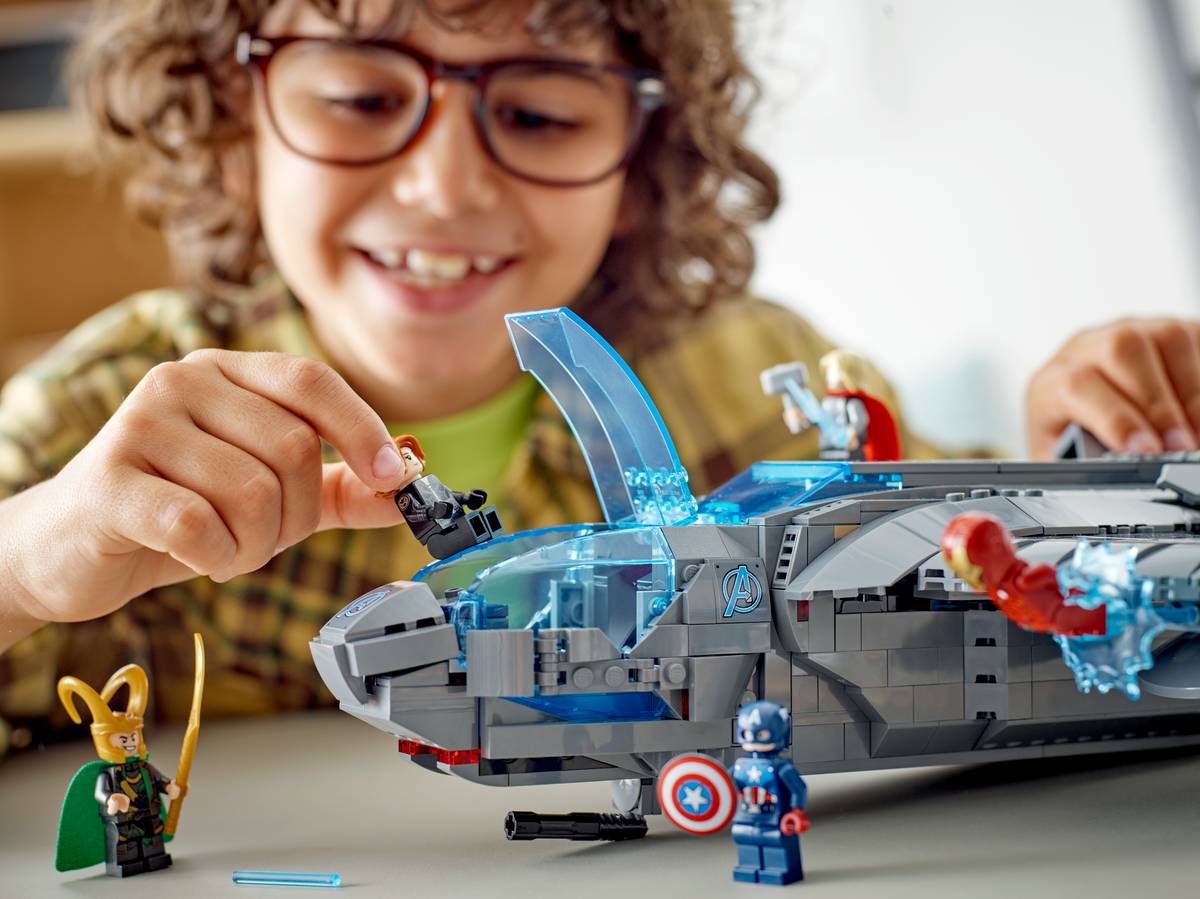 LEGO - The Avengers Quinjet 76248
