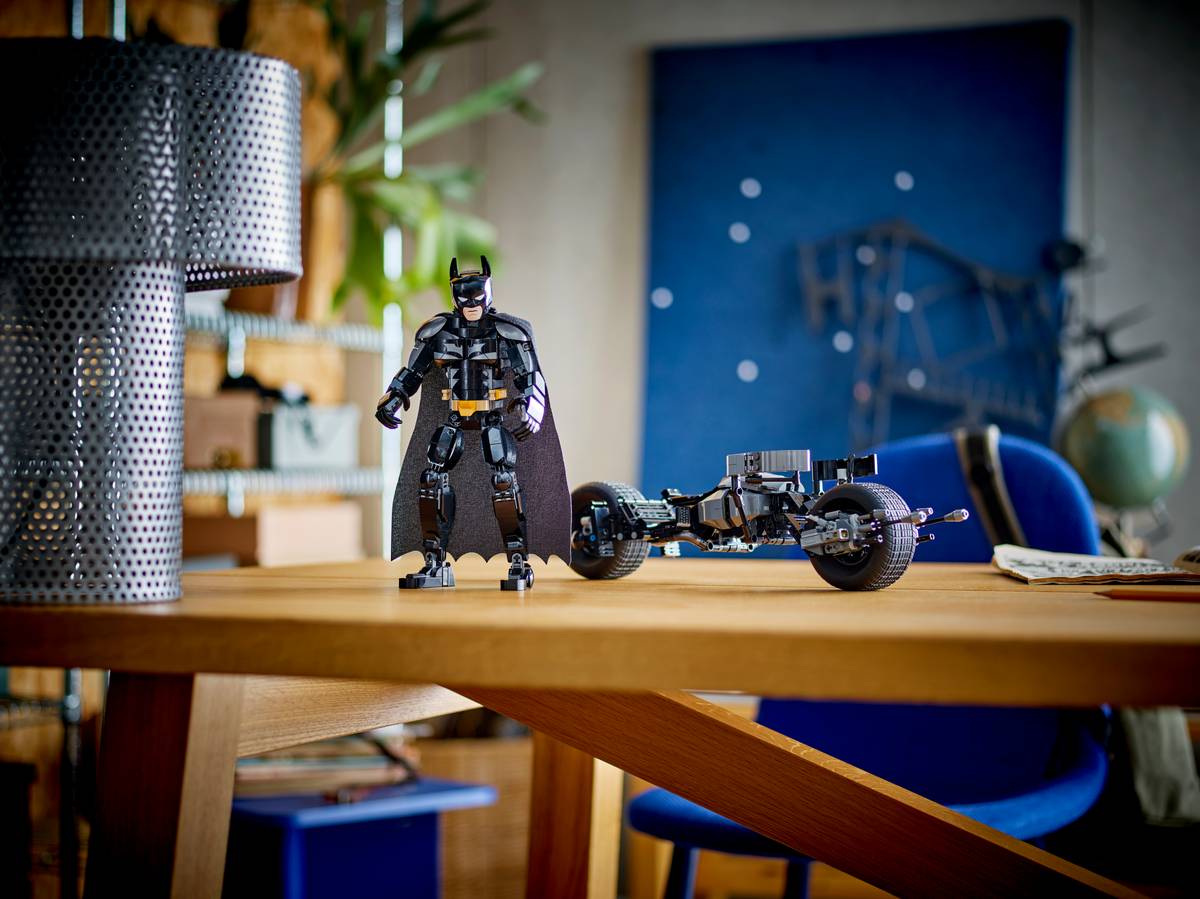 LEGO - Batman Construction Figure & the Bat Pod Bike 76273