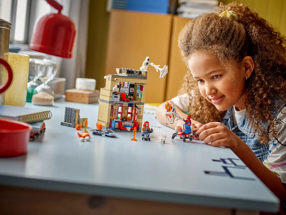 LEGO - Marvel Peter Parkers Apartment 76317