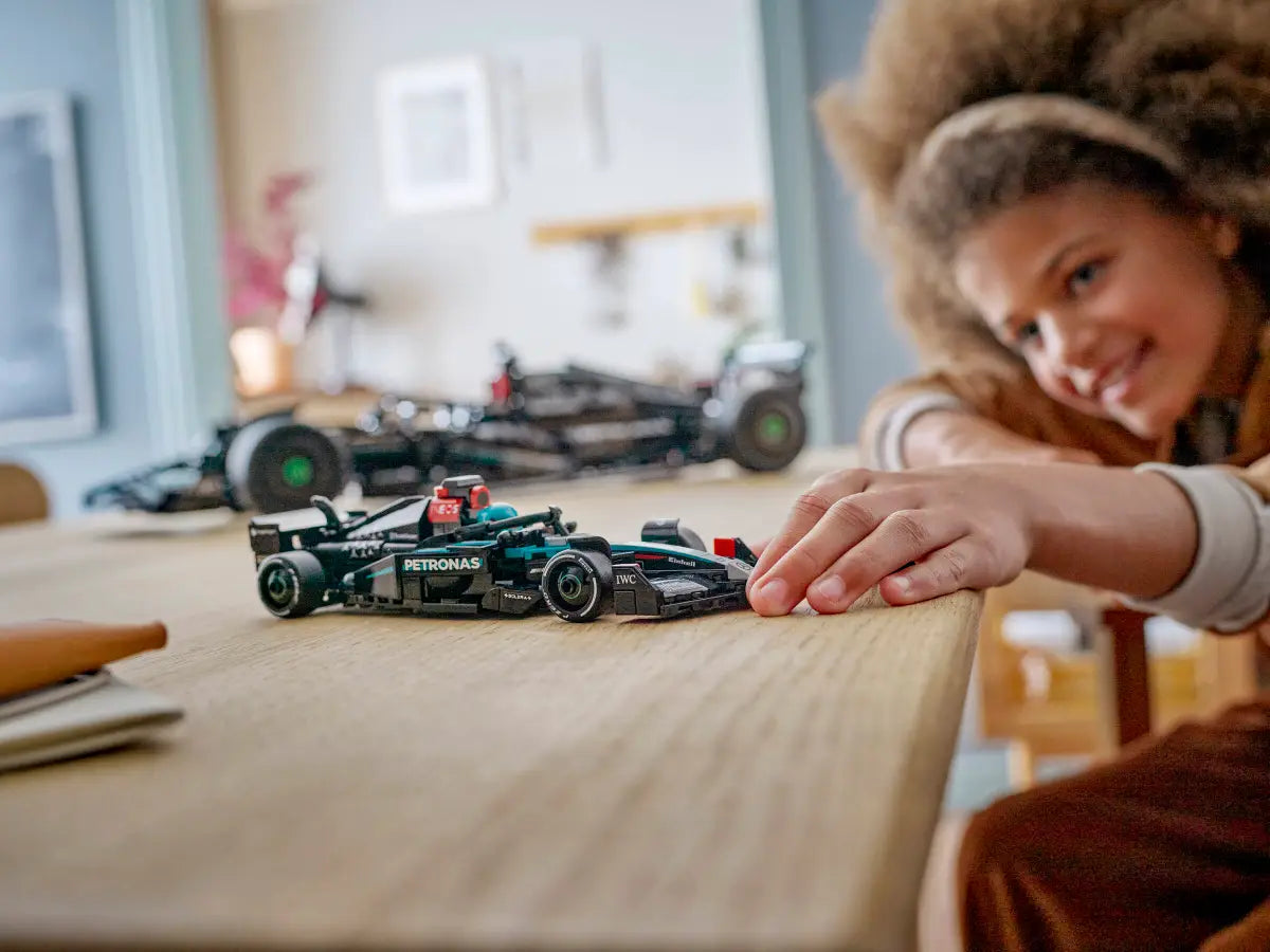 LEGO- Mercedes-AMG F1 W15 Race Car 77244