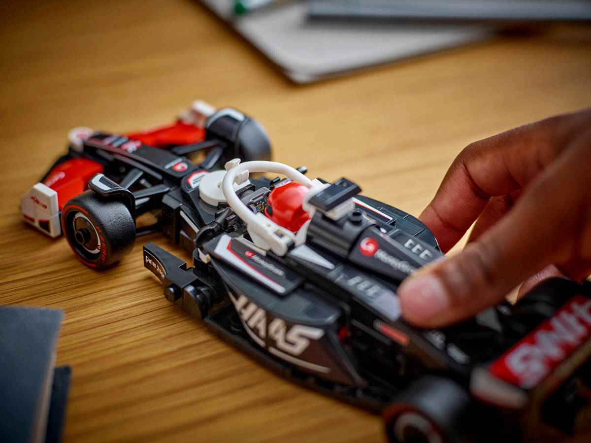 LEGO - MoneyGram Haas F1 Team VF-24 Race Car 77250