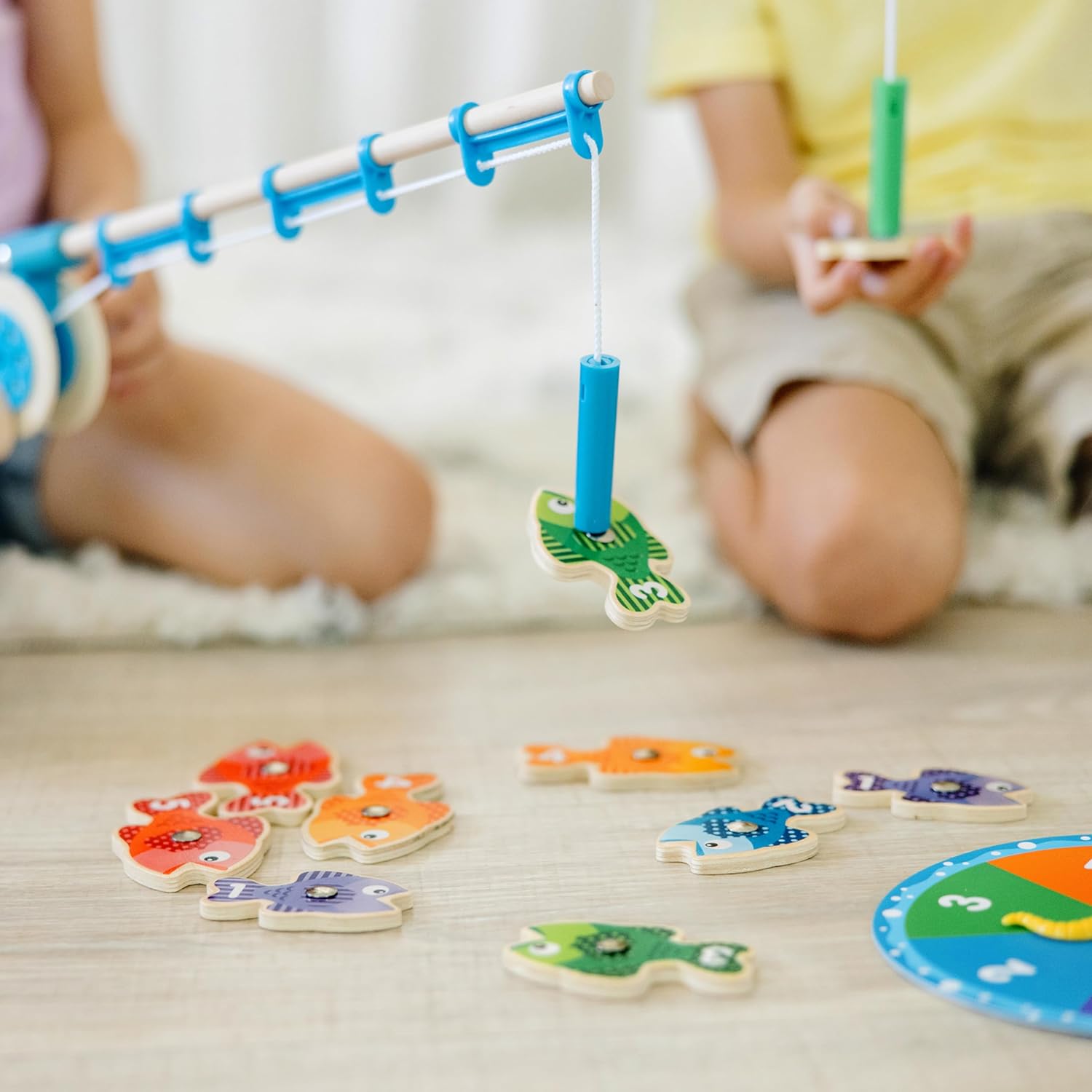 Melissa & Doug - Catch & Count Fishing Game
