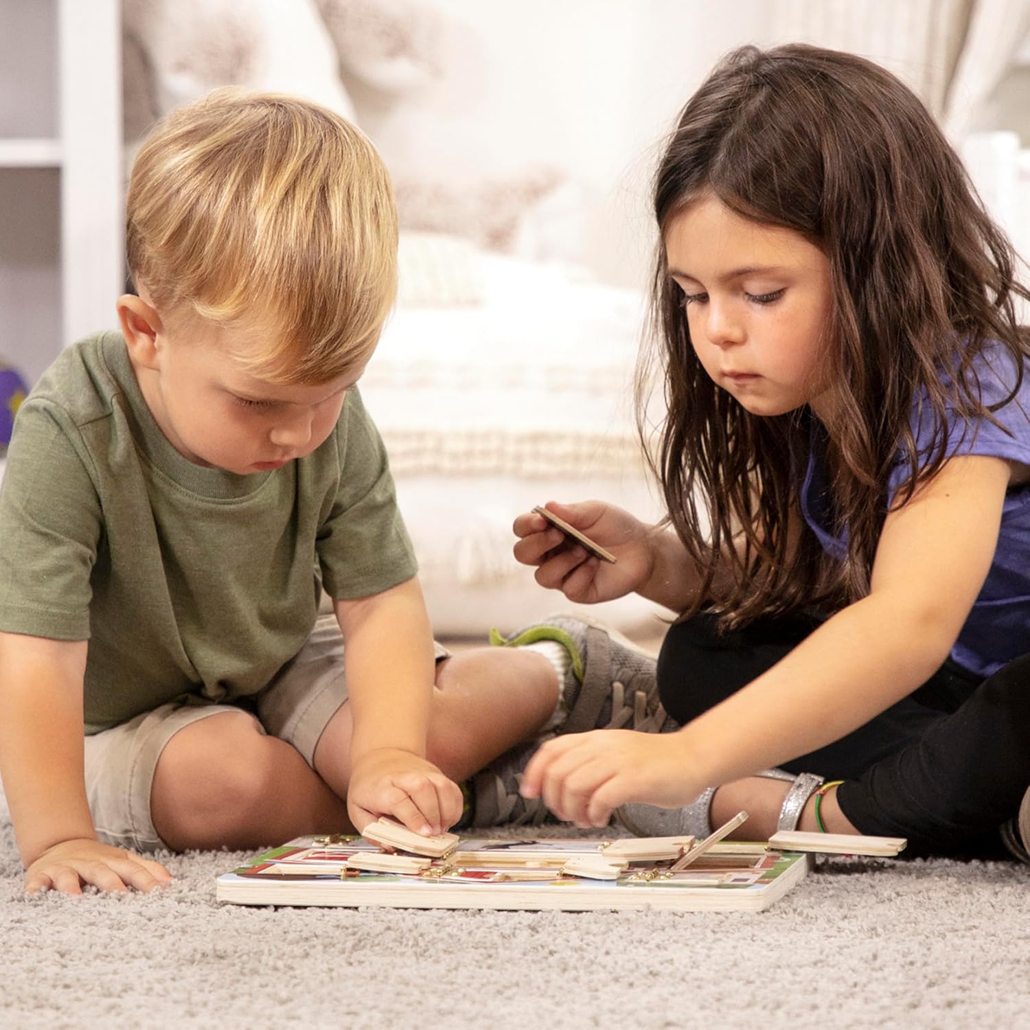 Melissa & Doug - Magnetic Farm Hide & Seek