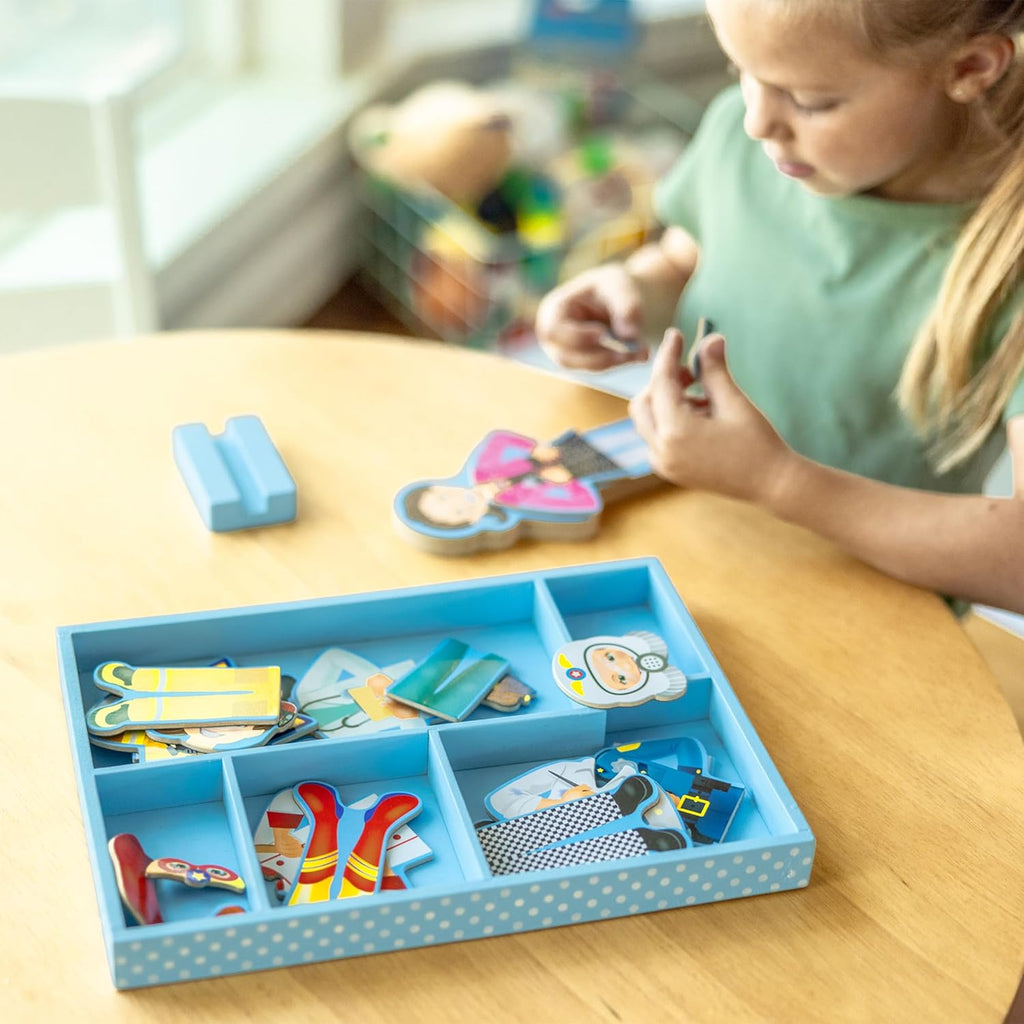 Melissa & Doug - Julia Magnetic Dress-Up