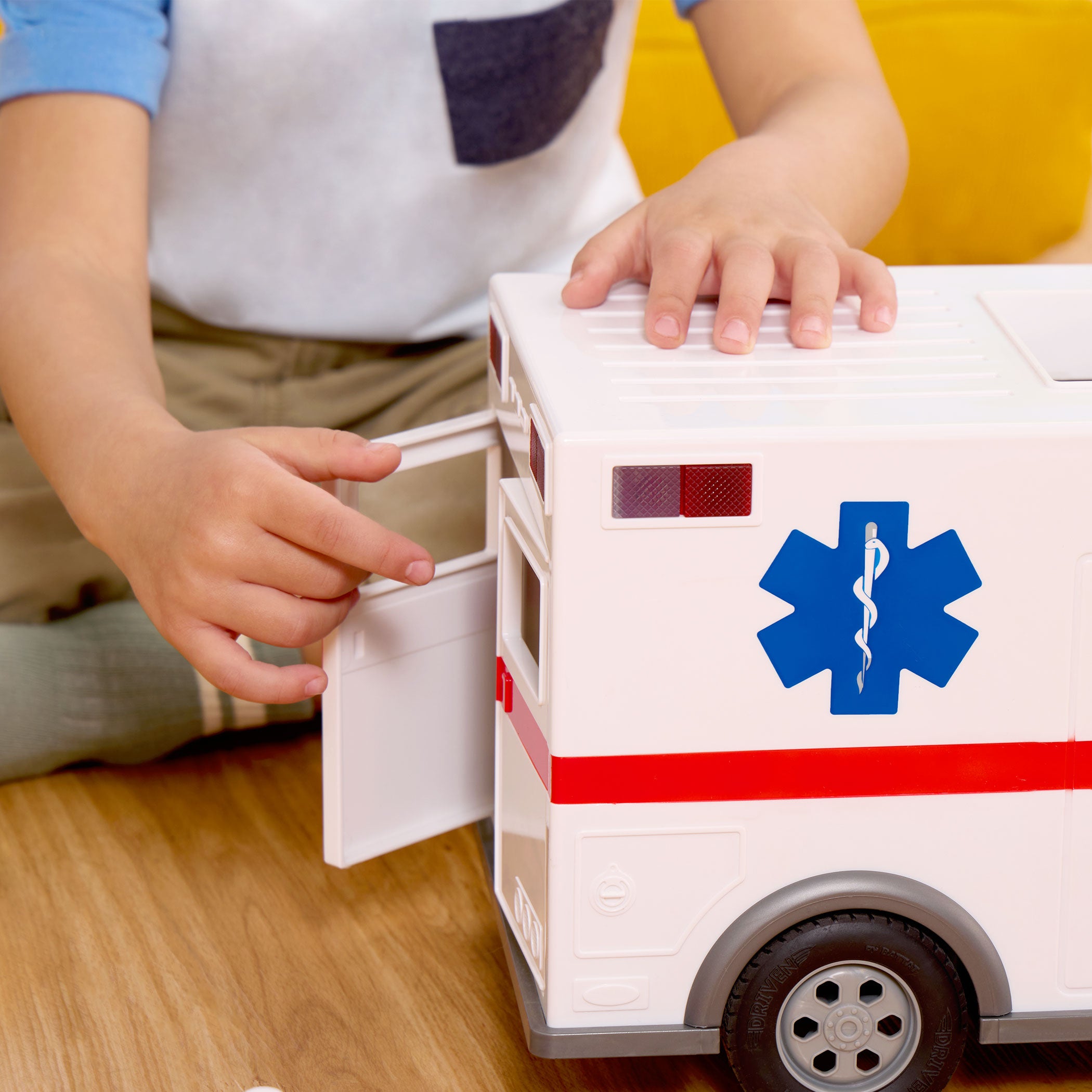 Driven - R/C Ambulance Standard Size