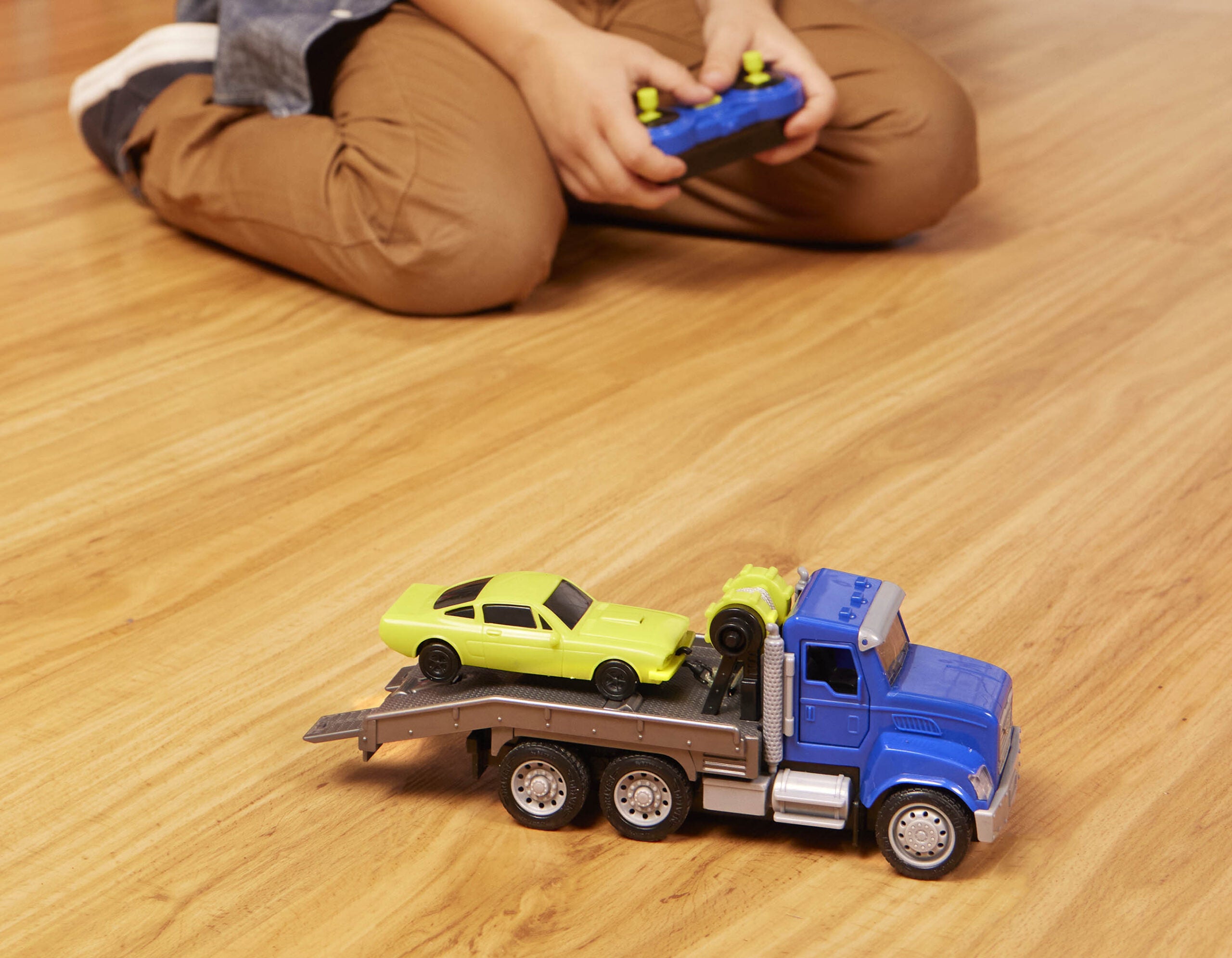 Driven - R/C Micro Tow Truck Blue