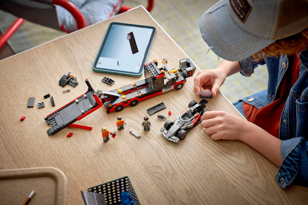LEGO - F1 Display Truck with Audi F1 Race Car 60493