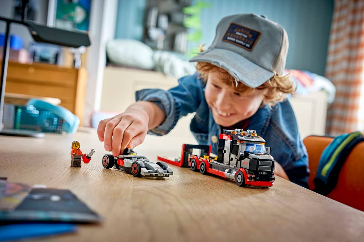 LEGO - F1 Display Truck with Audi F1 Race Car 60493