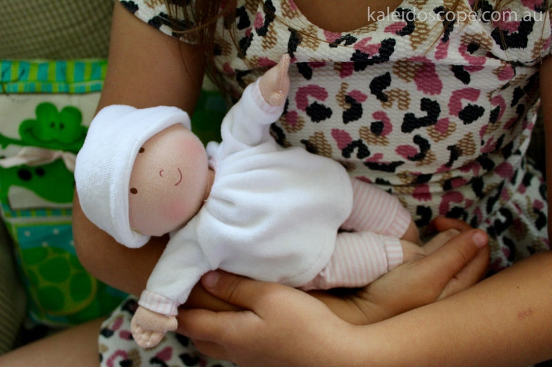 Bonikka - Grace Baby Doll in Carry Cot With Accessories