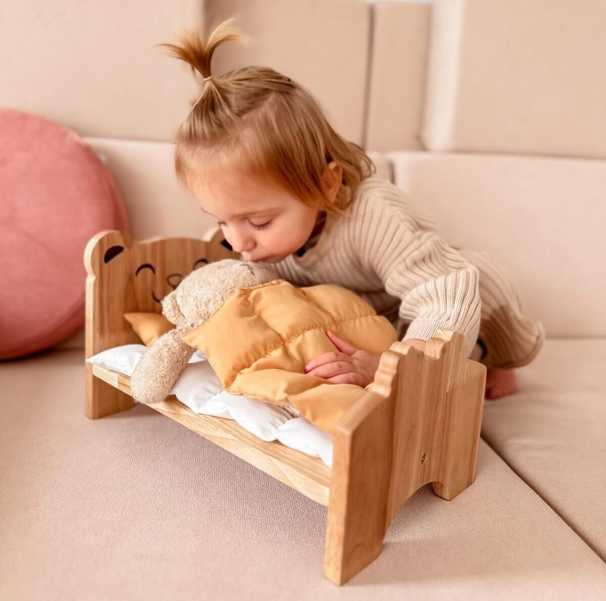 QToys - Bamboo Dolls Bed with Bedding